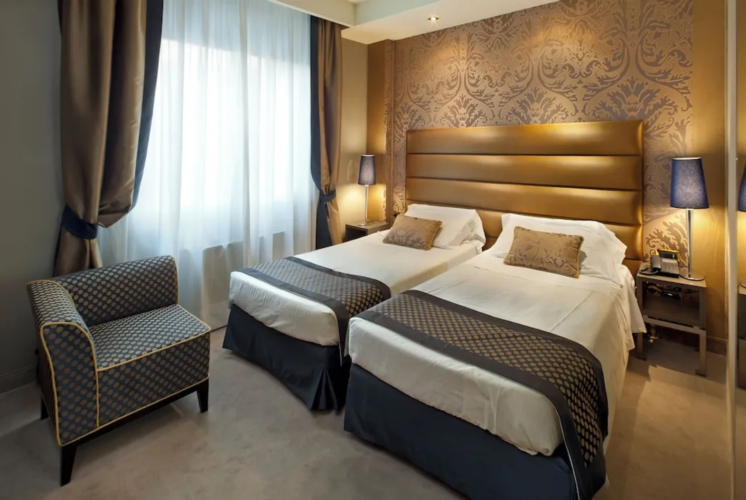 Hotel Mozart-Classic Double Room-2