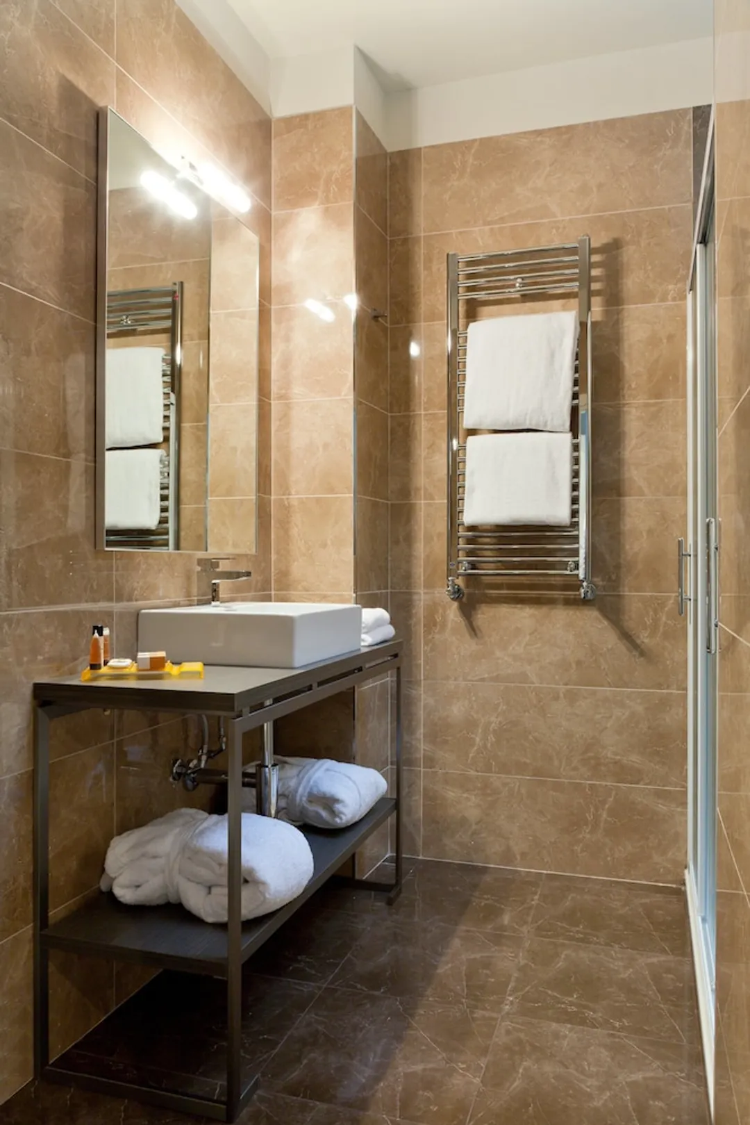 Hotel Mozart-Deluxe Room-4
