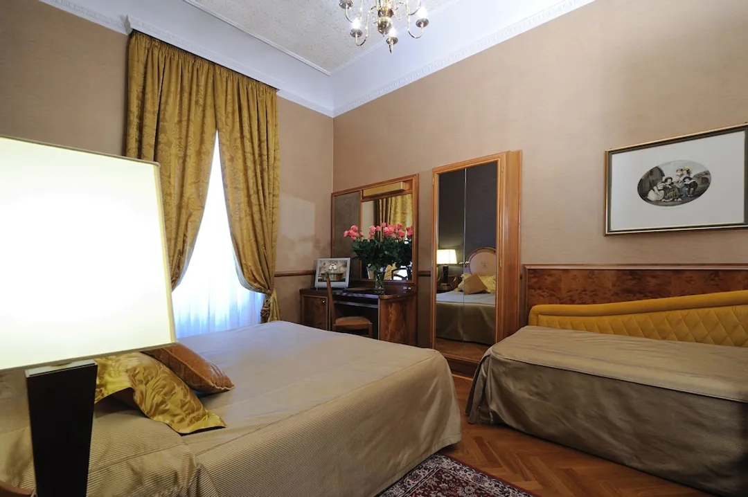 Hotel Farnese-Triple Room-3