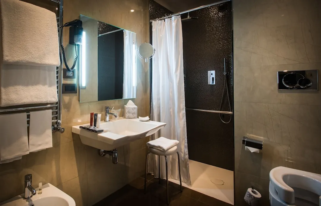Uptown Palace-Single Room-5