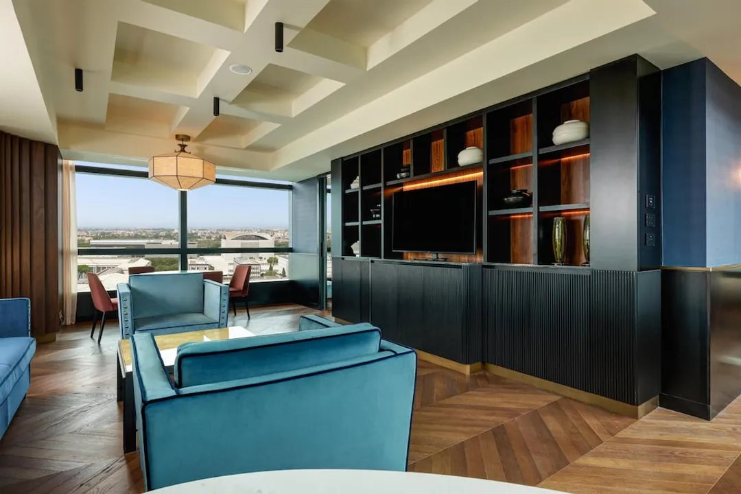 Hilton Rome Eur La Lama-Suite, Multiple Beds, Corner-3