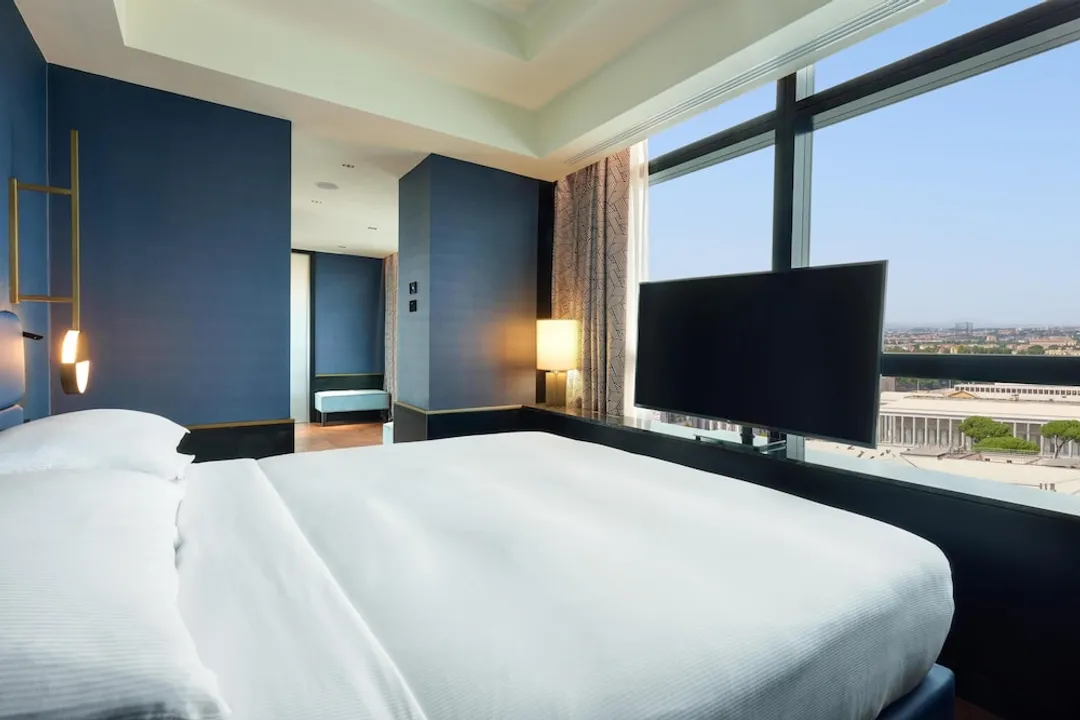 Hilton Rome Eur La Lama-Suite, Multiple Beds, Corner-2