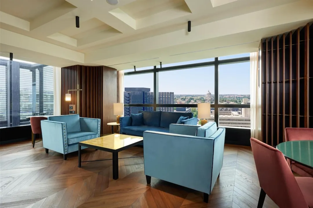 Hilton Rome Eur La Lama-Suite, Multiple Beds, Corner-4