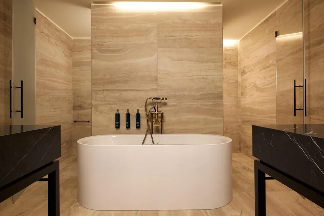 Hilton Rome Eur La Lama-Suite, Multiple Beds, Corner-7