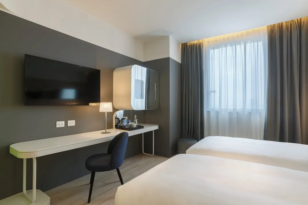 voco Milan - Fiere by IHG-Standard Room, 1 King Bed, Accessible-3