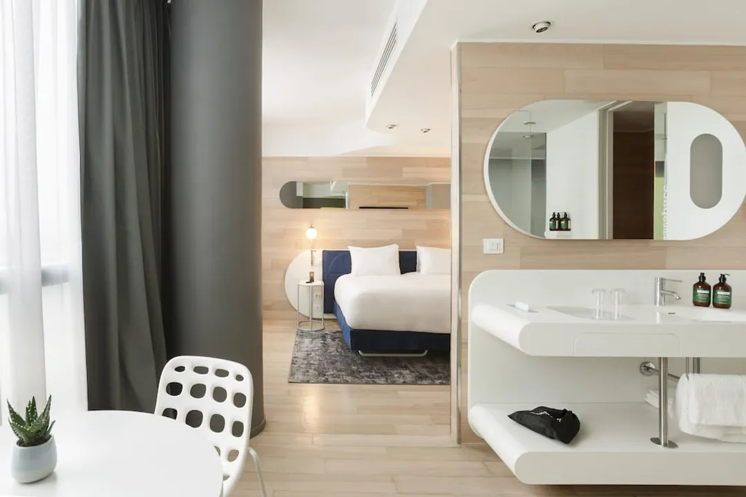 voco Milan - Fiere by IHG-Premium Room, 1 King Bed, City View-3