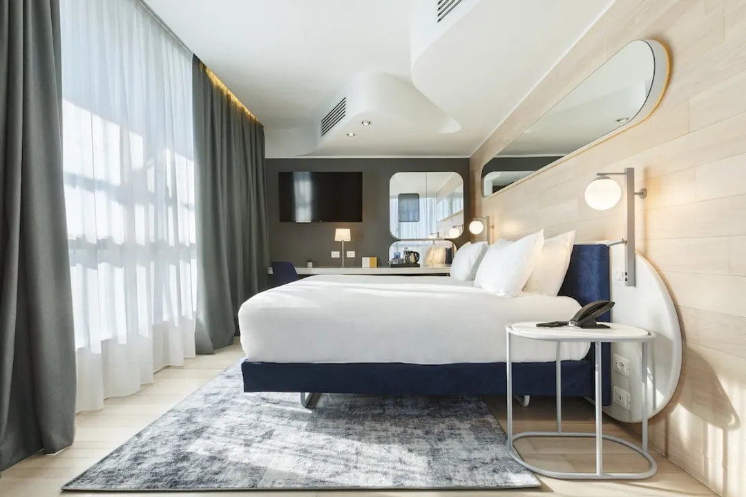 voco Milan - Fiere by IHG-Premium Room, 1 King Bed, City View, Corner-3