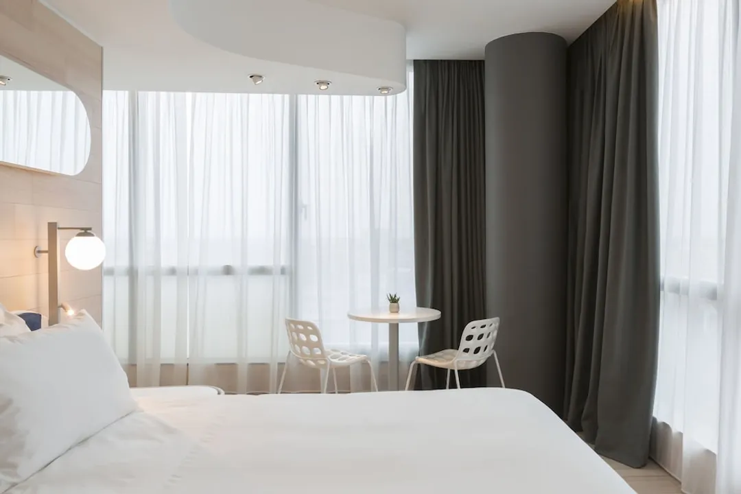 voco Milan - Fiere by IHG-Premium Room, 1 King Bed, City View, Corner-4