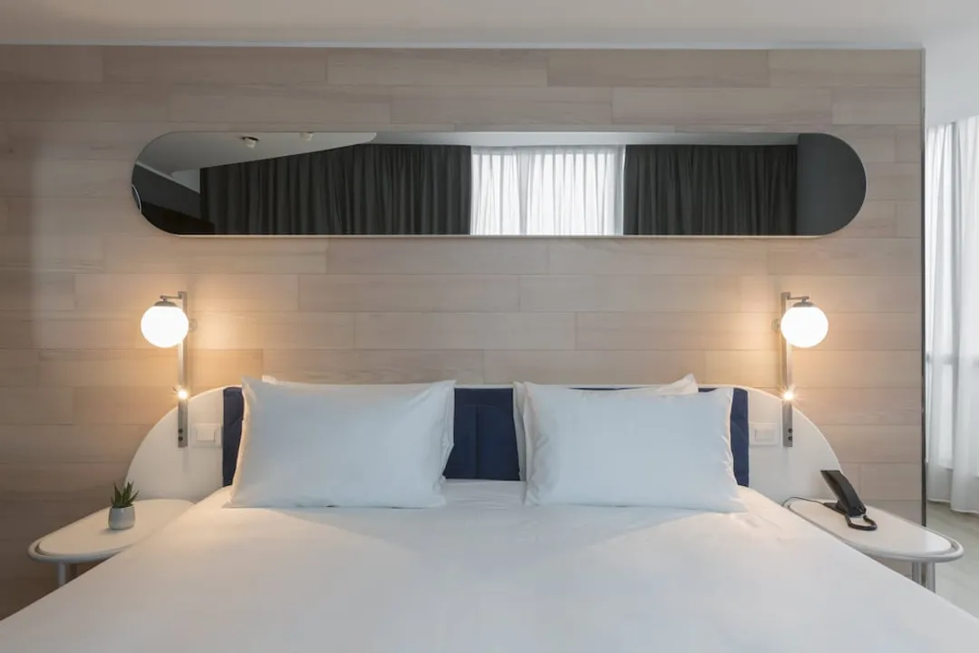 voco Milan - Fiere by IHG-Premium Room, 1 King Bed, City View, Corner-5
