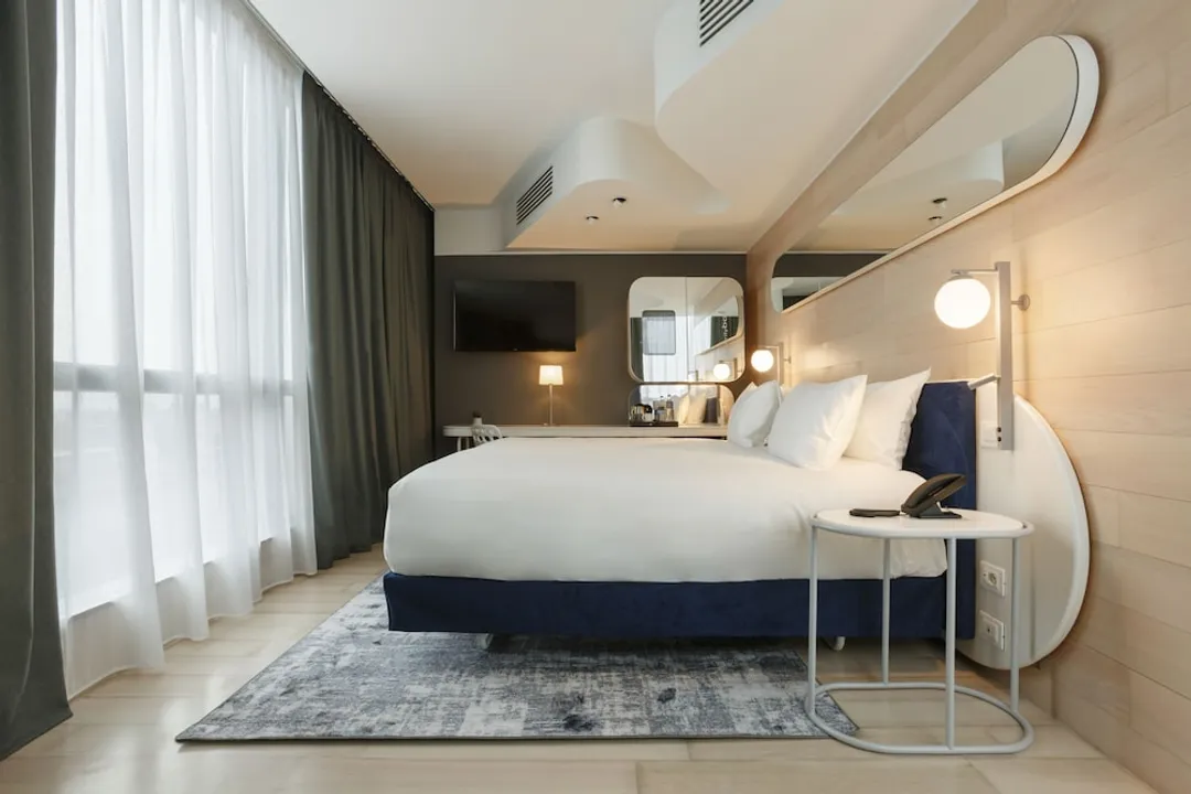 voco Milan - Fiere by IHG-Premium Room, 1 King Bed, City View, Corner-2
