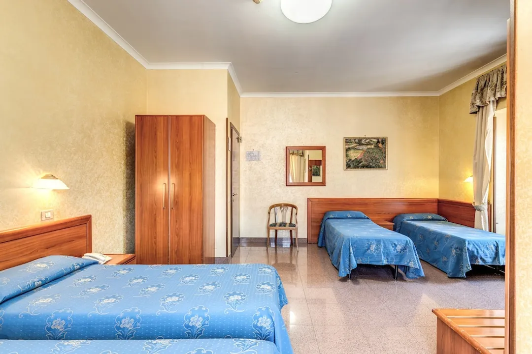 Hotel Milo-Standard Quadruple Room-2