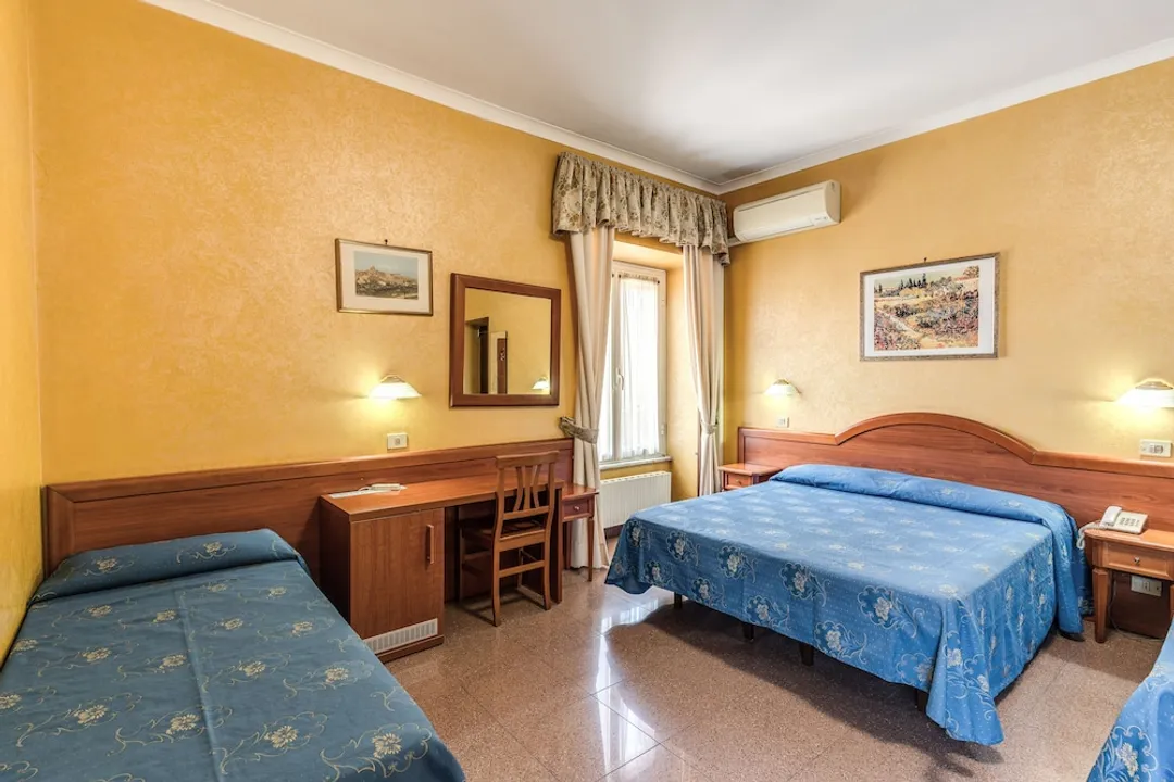 Hotel Milo-Standard Triple Room-2