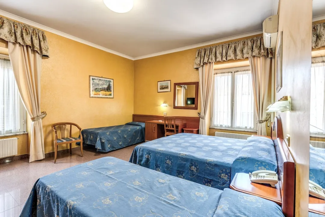 Hotel Milo-Standard Triple Room-1