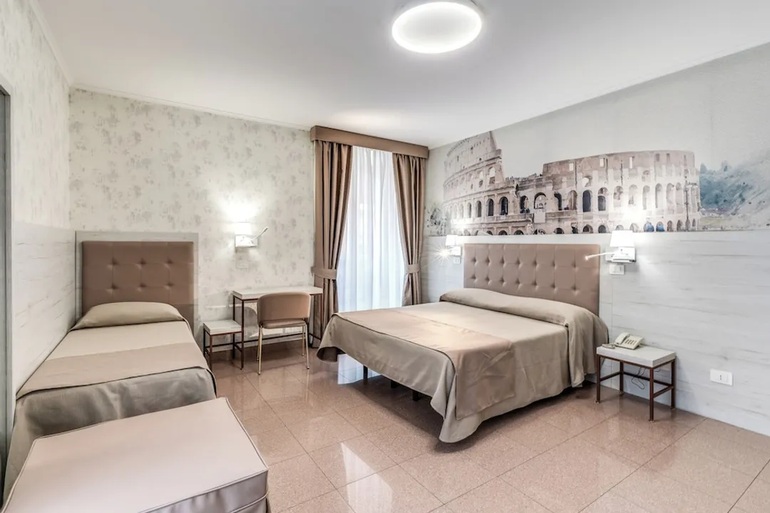 Hotel Milo-Superior Triple Room-2