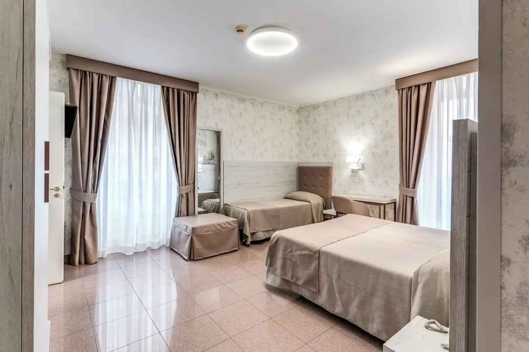 Hotel Milo-Superior Triple Room-1