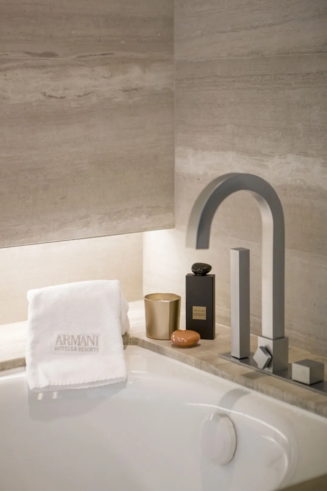 Armani Hotel Milano-Armani Deluxe Suite with balcony-5